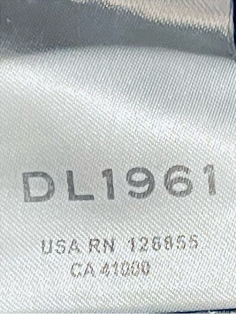 DL1961 Black Skinny Jeans EUC - Picture 16 of 16